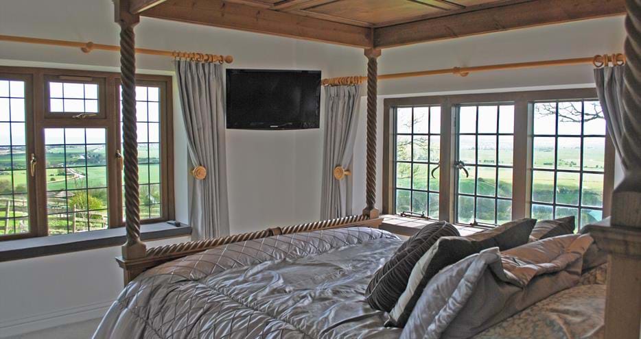 Romantic overnight stays at Giraffe Cottage at Port Lympne Hotel & Reserve in Kent