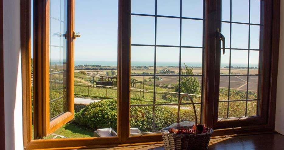 Stunning Kent views at Giraffe Cottage at Port Lympne Hotel & Reserve