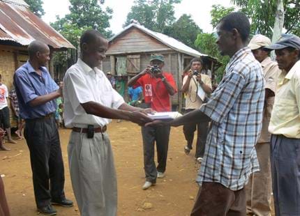 COBA contract signed at The Aspinall Foundation's Madagascar primate project