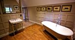 Master bedroom en suite bathroom