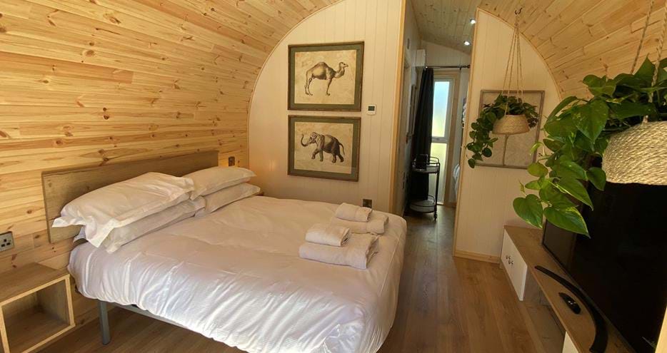 Pinewood ensuite glamping pod at Port Lympne Hotel & Reserve